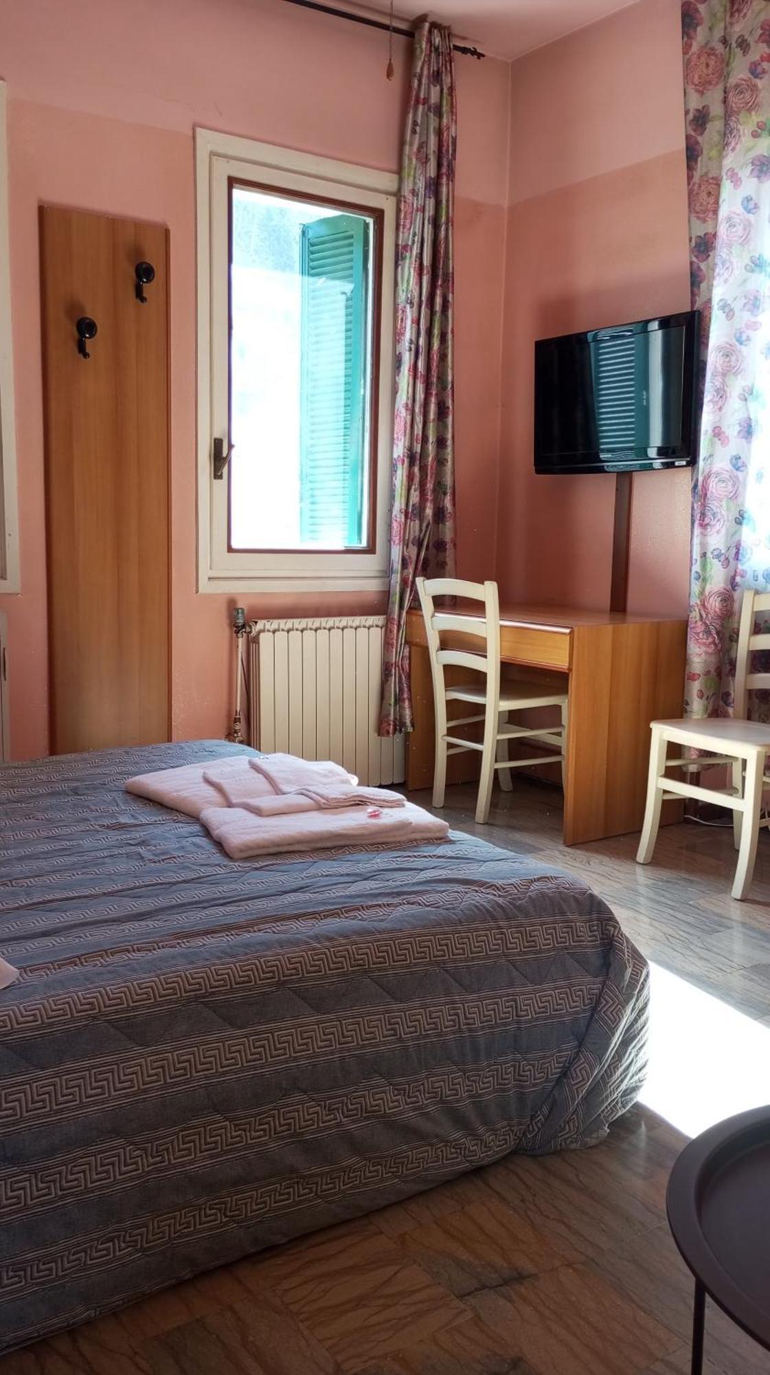 Sleep Well Hotel Total 2 Stelle Pisogne Bagian luar foto